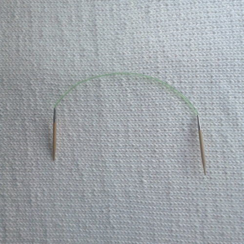 Agujas circulares de 23cm de la marca Hiya hija de bamb